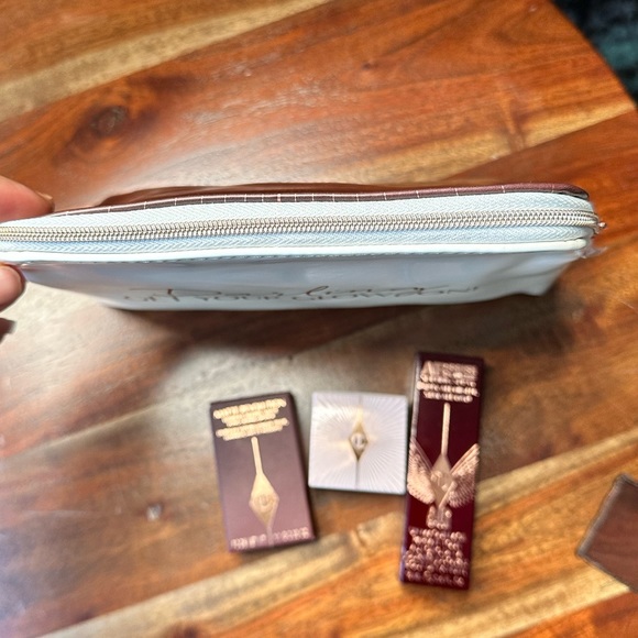 Charlotte Tilbury Get Your Glow On Brown White Rose Gold Makeup Bag & Samples - Picture 7 of 8
